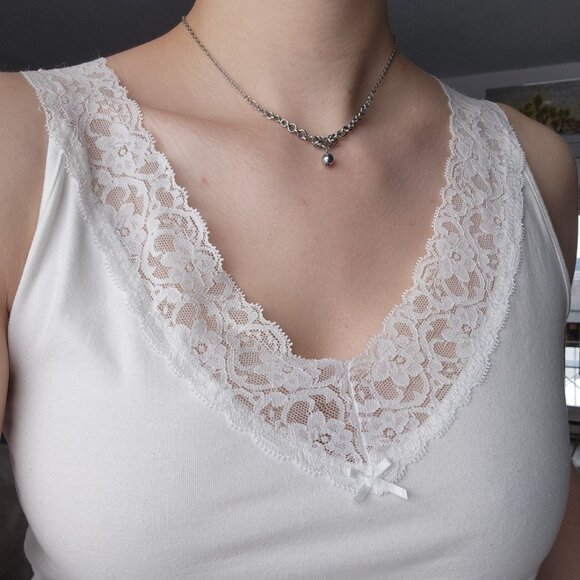 Dainty silver Hematite pearl chainmaille choker necklace with a delicate chain - Picture 3 of 7